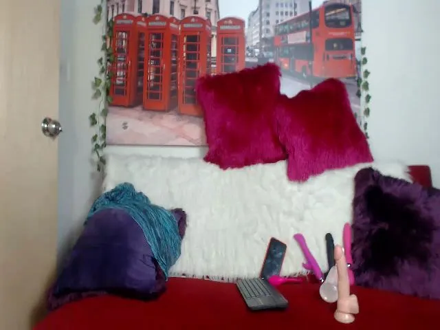Live sex webcam photo for Emiliarain #254979481