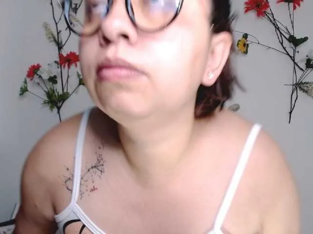 Live sex webcam photo for Ailyn88 #241378899
