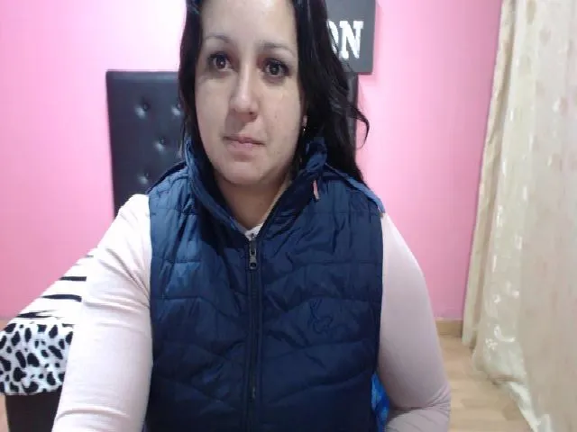 Live sex webcam photo for Orianafox #253386955