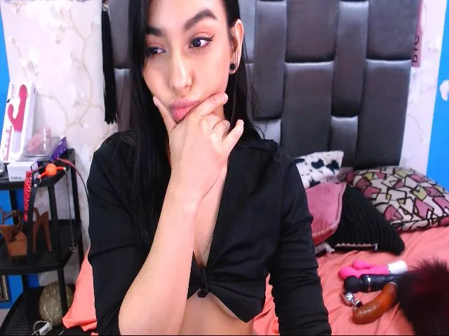 Live sex webcam photo for AngeelJones #257896425
