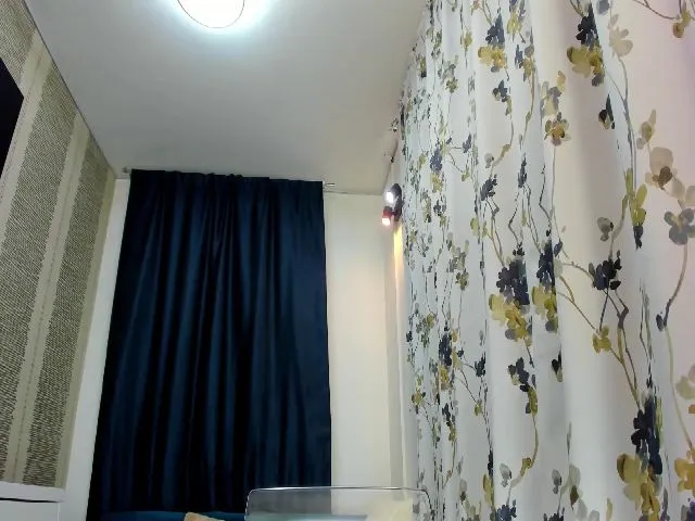 Live sex webcam photo for JessyJ_ #264165526