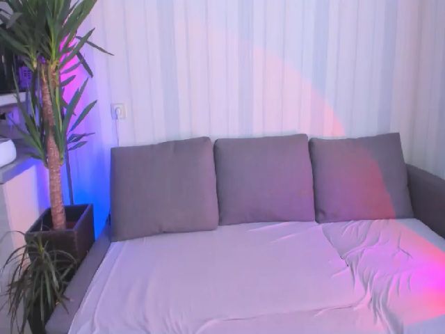 Live sex webcam photo for AwesomeRoxy #260545495