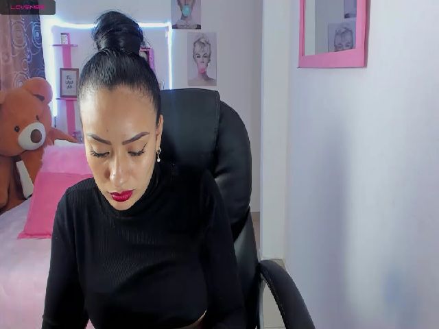 Live sex webcam photo for Paulina2700 #253145895