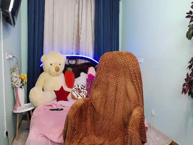 Live sex webcam photo for XRoxxxy #263011343