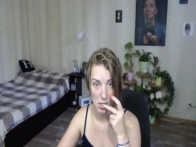 Live sex webcam photo for Emi_lywild #261132929