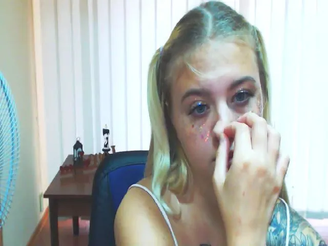Live sex webcam photo for KalipsoHun #261973157