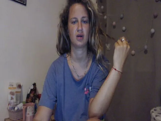 Live sex webcam photo for Curlymayaa #254270735