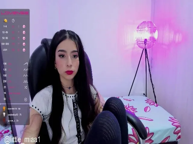 Live sex webcam photo for Little_Miaa1 #259216217