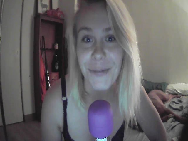 Live sex webcam photo for Skyhigh880 #262952836