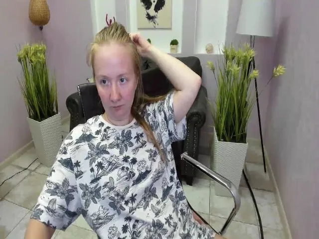 Live sex webcam photo for StunningKelly #262710633