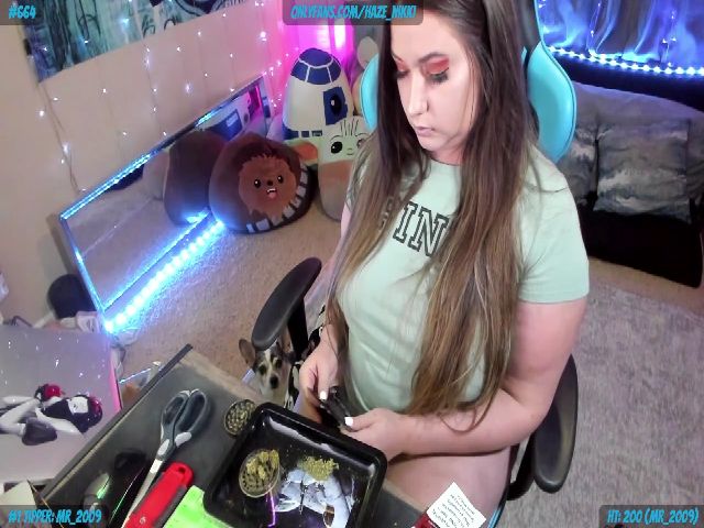 Live sex webcam photo for Nikki_Haze #253353385