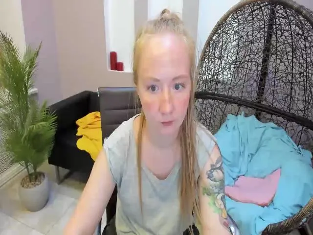 Live sex webcam photo for StunningKelly #256410817