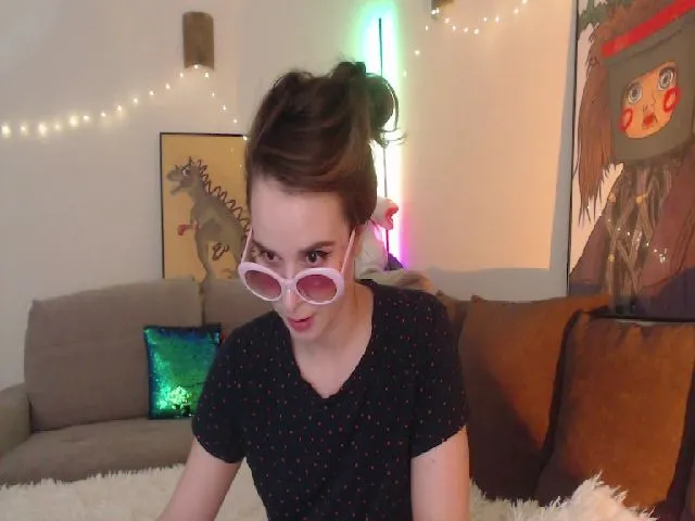 Live sex webcam photo for LizzyPeach #257760886
