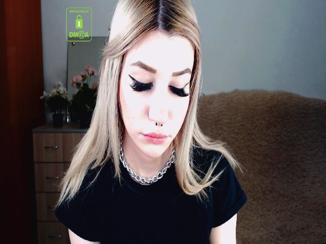 Live sex webcam photo for Alison_Moonli #255489904