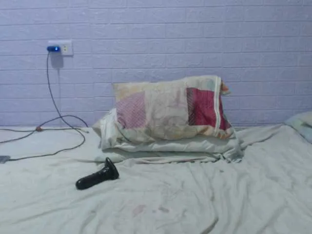 Live sex webcam photo for WildAsian143 #243917990