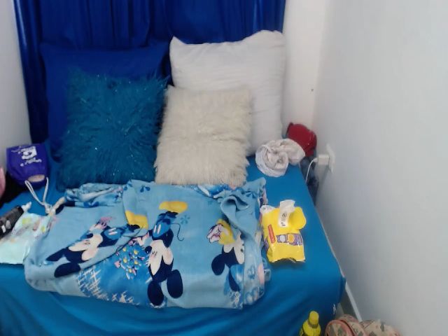 Live sex webcam photo for Honey21_ #254219763