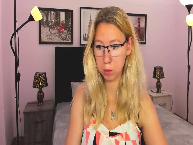 Live sex webcam photo for LizaSwan #253718748