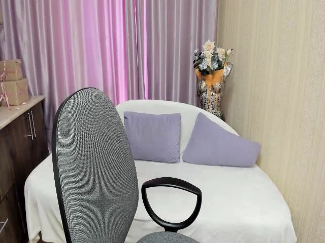 Live sex webcam photo for LanaCutie #252447835