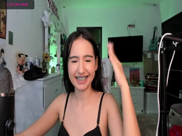 Live sex webcam photo for AnnieJulieth #259573705