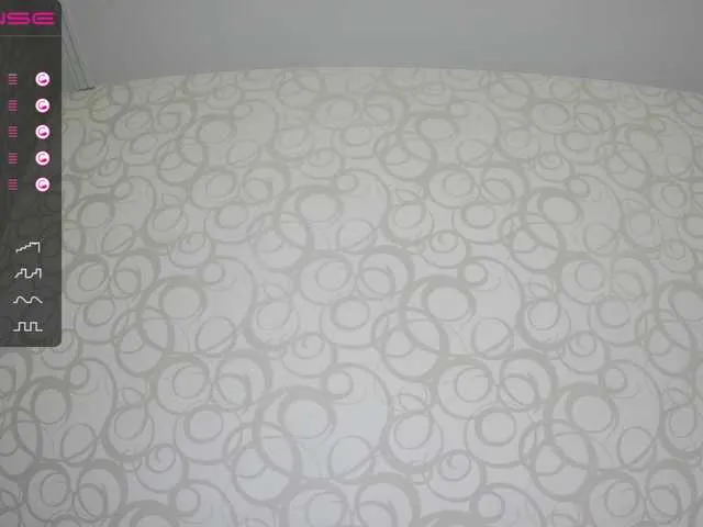 Live sex webcam photo for Roxanne2021 #241457492