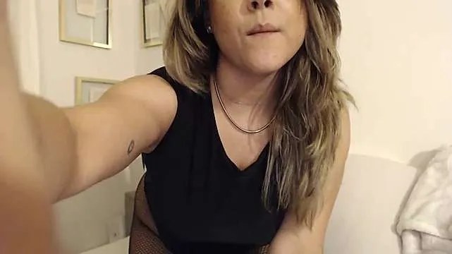 Live sex webcam photo for linaortiz #243595131