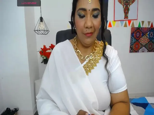 Live sex webcam photo for IndianMama #259386728