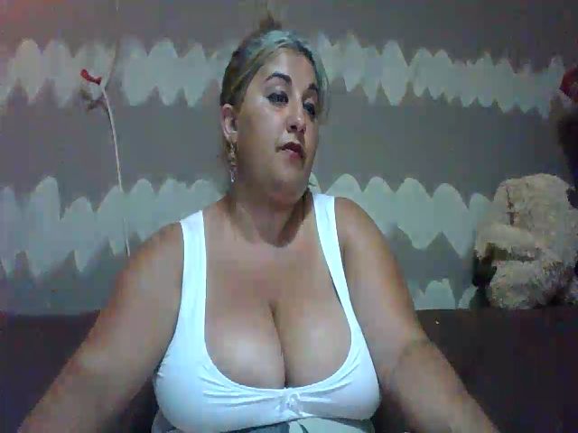 Live sex webcam photo for BigBreastsMia #259540013
