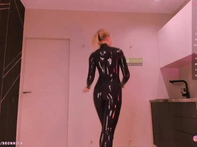 Live sex webcam photo for Gattarta #241735671