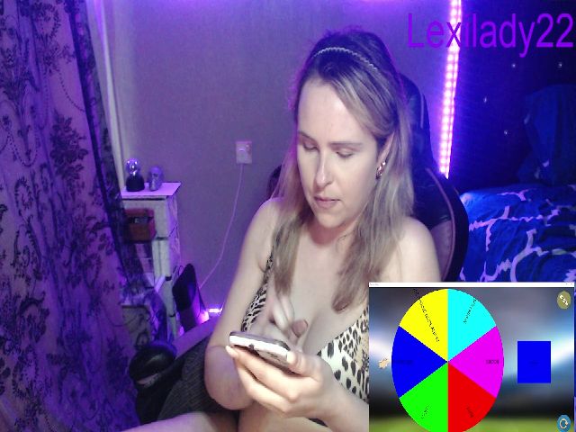 Live sex webcam photo for Lexilady22 #253494463
