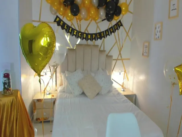 Live sex webcam photo for Candy_teen_ #256149412
