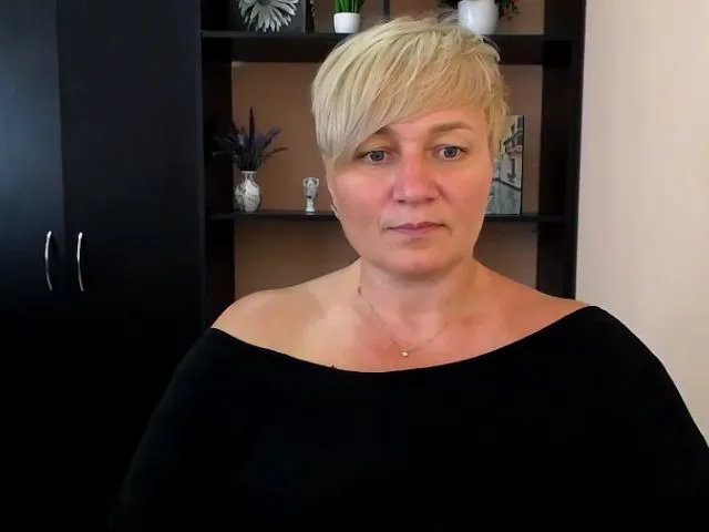 Live sex webcam photo for KailyMey #254169755