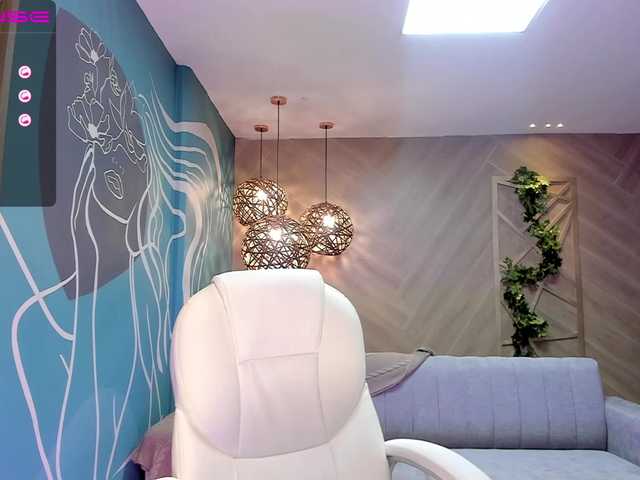 Live sex webcam photo for GigiElliot #241438625