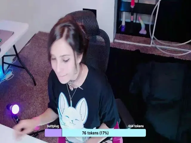 Live sex webcam photo for moonlitfox #262410202