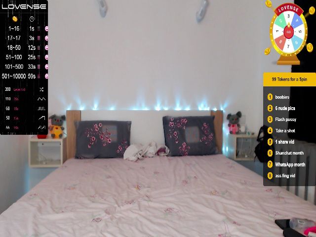 Live sex webcam photo for YourPeachy #254936856