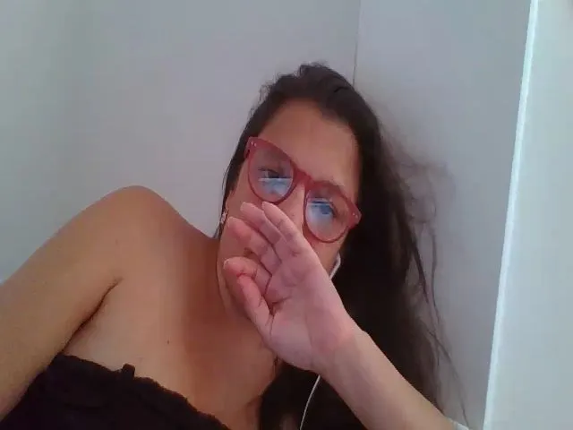 Live sex webcam photo for SweetLola01 #264468698