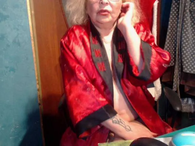 Live sex webcam photo for milo4ka77 #241368272