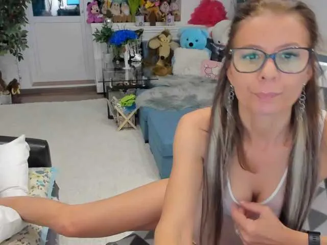 Live sex webcam photo for SalomeJade #247972292