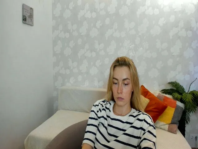 Live sex webcam photo for MissisRexa #255609236