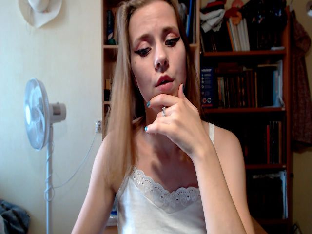 Live sex webcam photo for WinterGoddess #256912221