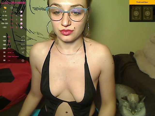 Live sex webcam photo for CatGirl01 #264103667