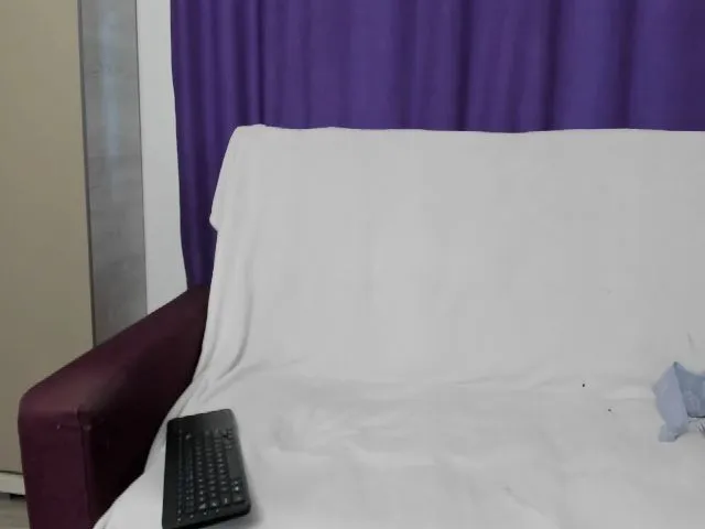 Live sex webcam photo for Ellyablondee #257003189