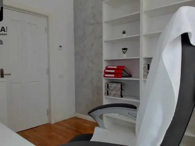 Live sex webcam photo for VanessaCroft #251863945