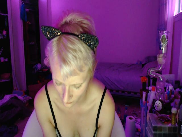 Live sex webcam photo for DragonKitty69 #255535859