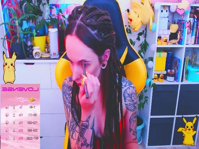 Live sex webcam photo for JinjerMoon #261321400