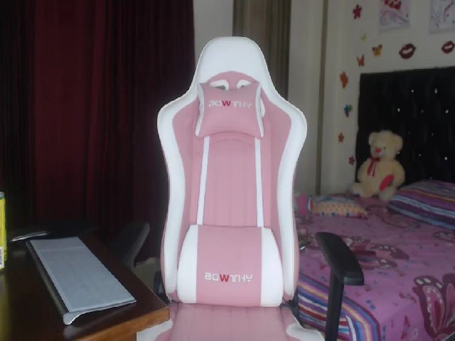 Live sex webcam photo for MIA_LOVE24 #258447087