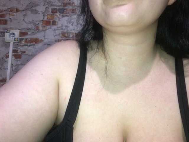 Live sex webcam photo for KimDagon #241037430