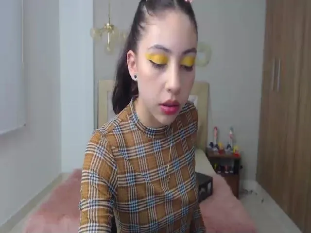 Live sex webcam photo for Emily_evans18 #252963383