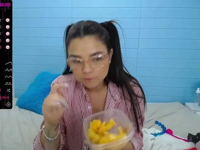 Live sex webcam photo for sofia-lopeez #247035786