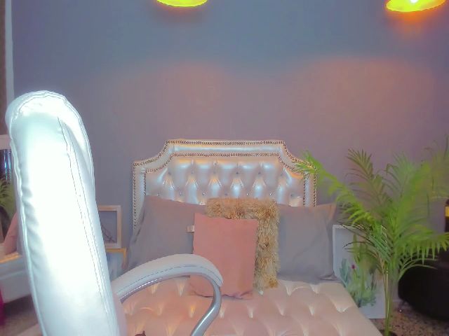 Live sex webcam photo for Emyconner #258293196