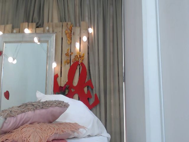 Live sex webcam photo for Lupita_hot3 #260091755